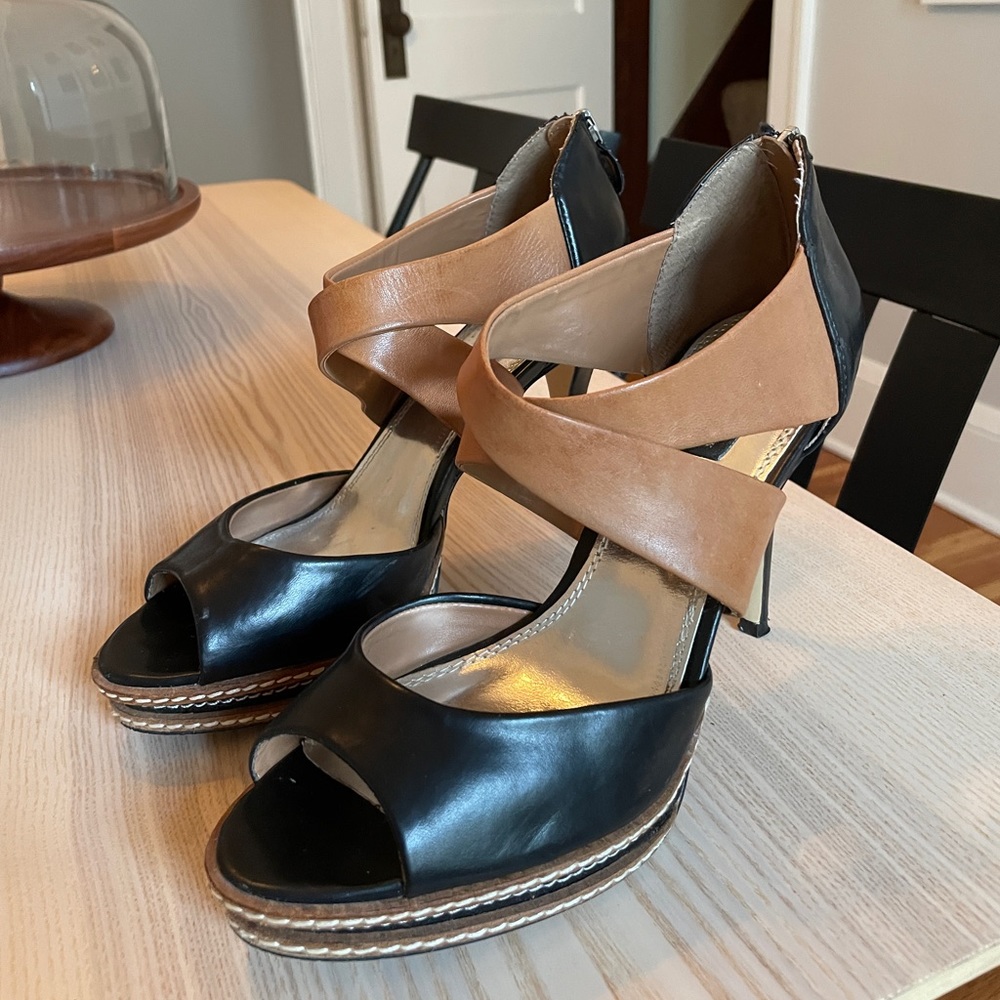 Size 9.5 Black & Brown Leather White House Black Market Heels